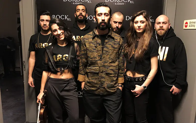 گروه موزیک گازاگیزم ترجمه فارسی شعر dünya bu